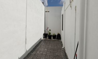 Se Renta Salón de Eventos en Cancún con Alberca y Dos Estudios Sobre Av. Fonatur