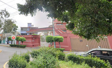 ACOGEDORA Y BELLISIMA CASA EN HERMOSO CONDOMINIO AL SUR DE LA CIUDAD;  A 3 MINUTOS DE LA FACULTAD DE ARTES Y DISEÑOS DE LA UNAM; A UNOS 15 MINUTOS DEL