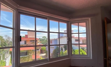 ACOGEDORA Y BELLISIMA CASA EN HERMOSO CONDOMINIO AL SUR DE LA CIUDAD;  A 3 MINUTOS DE LA FACULTAD DE ARTES Y DISEÑOS DE LA UNAM; A UNOS 15 MINUTOS DEL