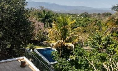 Miacatlan preciosa casa de 5 recámaras, 3 baños, alberca, terraza, tiene vista privilegiada