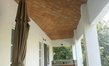 Miacatlan preciosa casa de 5 recámaras, 3 baños, alberca, terraza, tiene vista privilegiada