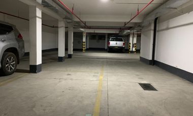 Vendo Estacionamientos Lineales Dobles Bien Ubicados en San Isidro