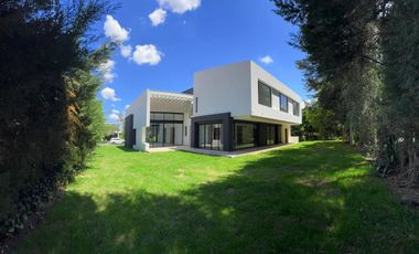 ESPECTACULAR CASA DE ARRIENDO EN EL CLUB DE GOLF ARRAYANES!  A ESTRENAR!  PUEMBO!