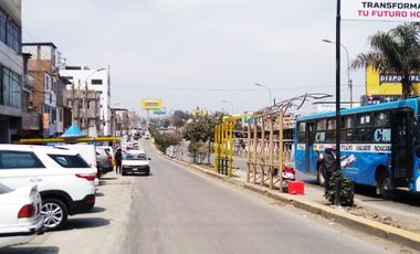 Se Vende Casa Comercial, con Local, Oficinas, Departamentos y Cochera - Depósito, en Avenida Pastor Sevilla (Ruta C), Ovalo Cocharcas, Primer Sector,