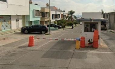 ¡¡Invierte Inteligente, Compra en Remate !! Venta de Casa en Excelente Fraccionamiento, Col. Terralta, Tlaquepaque, Jal.