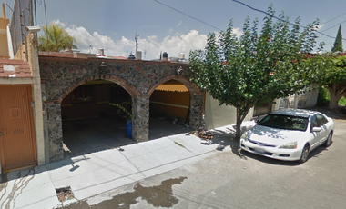 CASA EN VENTA EN ZONA DE ORO, CELAYA, GUANAJUATO.