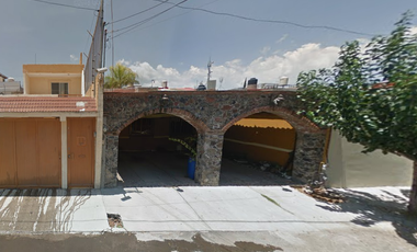CASA EN VENTA EN ZONA DE ORO, CELAYA, GUANAJUATO.