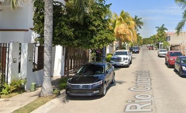 ¡¡Atención Inversionistas!! Venta de HERMOSA CASA con una excelente ubicación