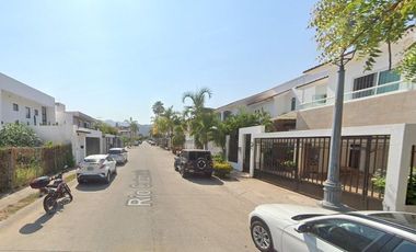 ¡¡Atención Inversionistas!! Venta de HERMOSA CASA con una excelente ubicación
