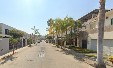 ¡¡Atención Inversionistas!! Venta de HERMOSA CASA con una excelente ubicación