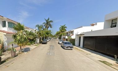 ¡¡Atención Inversionistas!! Venta de HERMOSA CASA con una excelente ubicación