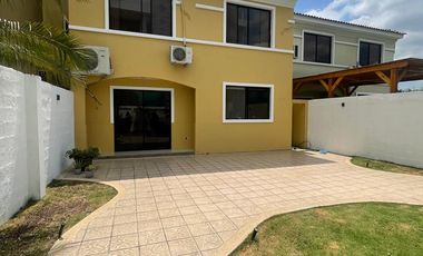 Casa en venta Samborondón, Ciudadela Villa Real, sector UEES, Tornero