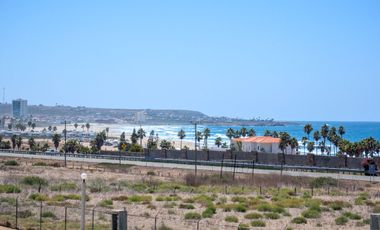 Casa Moderna en Ensenada con Impresionantes Vistas al Océano, a Solo Minutos de la Playa Arenosa