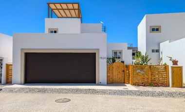 Casa Moderna en Ensenada con Impresionantes Vistas al Océano, a Solo Minutos de la Playa Arenosa