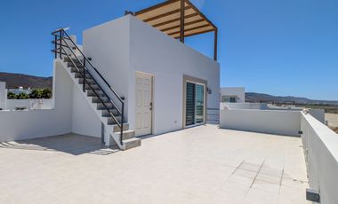 Casa Moderna en Ensenada con Impresionantes Vistas al Océano, a Solo Minutos de la Playa Arenosa