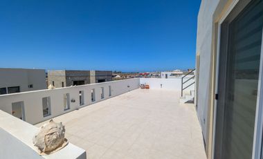 Casa Moderna en Ensenada con Impresionantes Vistas al Océano, a Solo Minutos de la Playa Arenosa