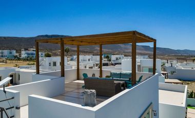 Casa Moderna en Ensenada con Impresionantes Vistas al Océano, a Solo Minutos de la Playa Arenosa