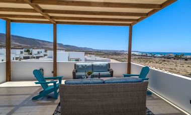 Casa Moderna en Ensenada con Impresionantes Vistas al Océano, a Solo Minutos de la Playa Arenosa
