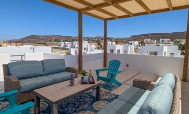 Casa Moderna en Ensenada con Impresionantes Vistas al Océano, a Solo Minutos de la Playa Arenosa