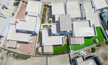 Casa Moderna en Ensenada con Impresionantes Vistas al Océano, a Solo Minutos de la Playa Arenosa