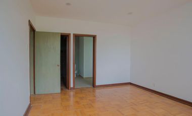 Amplia CASA EN VENTA sobre Calzada de Los Fuertes