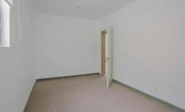 Amplia CASA EN VENTA sobre Calzada de Los Fuertes