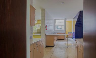 Amplia CASA EN VENTA sobre Calzada de Los Fuertes