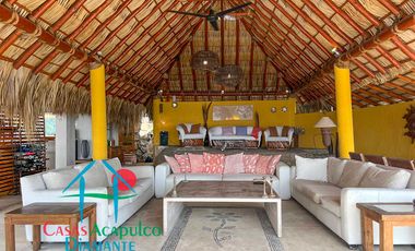 Casa en venta con alberca Infiniti privada, con jacuzzi, camastros, sombrillas y zona de asoleadero