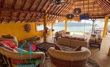 Casa en venta con alberca Infiniti privada, con jacuzzi, camastros, sombrillas y zona de asoleadero