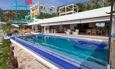 Casa en venta con alberca Infiniti privada, con jacuzzi, camastros, sombrillas y zona de asoleadero