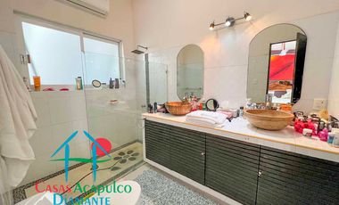 Casa en venta con alberca Infiniti privada, con jacuzzi, camastros, sombrillas y zona de asoleadero