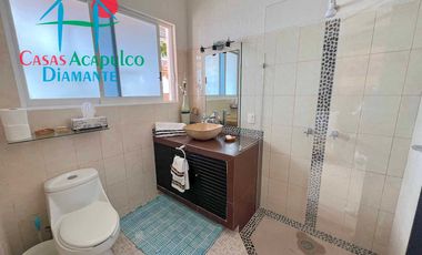 Casa en venta con alberca Infiniti privada, con jacuzzi, camastros, sombrillas y zona de asoleadero