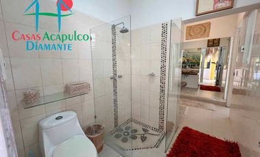 Casa en venta con alberca Infiniti privada, con jacuzzi, camastros, sombrillas y zona de asoleadero