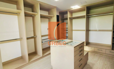 Venta - Casa de venta sector Belisario Quevedo propiedad con estilo y prestigio para familias que buscan vivir bien en Latacunga/24urb53