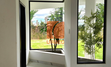 Venta - Casa de venta sector Belisario Quevedo propiedad con estilo y prestigio para familias que buscan vivir bien en Latacunga/24urb53