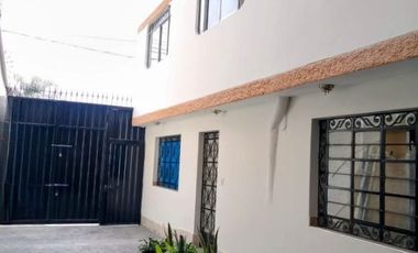 Se Vende Casa Comercial, con Local, Oficinas, Departamentos y Cochera - Depósito, en Avenida Pastor Sevilla (Ruta C), Ovalo Cocharcas, Primer Sector,