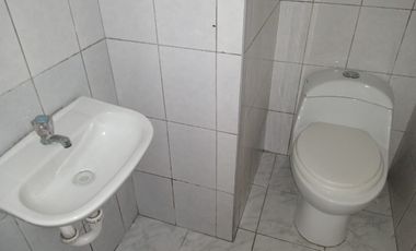 Se Vende Casa Comercial, con Local, Oficinas, Departamentos y Cochera - Depósito, en Avenida Pastor Sevilla (Ruta C), Ovalo Cocharcas, Primer Sector,