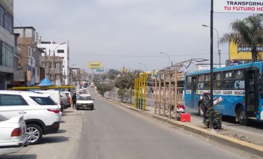Se Vende Casa Comercial, con Local, Oficinas, Departamentos y Cochera - Depósito, en Avenida Pastor Sevilla (Ruta C), Ovalo Cocharcas, Primer Sector,