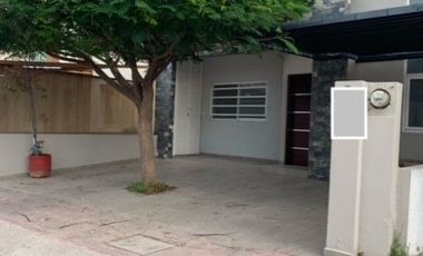 RENTA CASA EN CORREGIDORA EL PUEBLITO  DENTRO DE PRIVADA CON VIGILANCIA