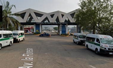 3 LOCALES EN REMATE CESION DE DERECOSAVENIDA DE LAS TORRES NO 350