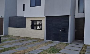 CASA EN VENTA PRIVADA VILLA DE POZOS