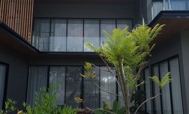 For Sale 4 bedrooms 4 bathroom Lakeside vacation villa