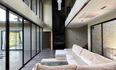 For Sale 4 bedrooms 4 bathroom Lakeside vacation villa