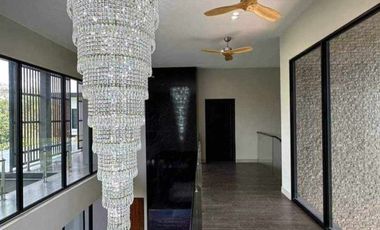 For Sale 4 bedrooms 4 bathroom Lakeside vacation villa
