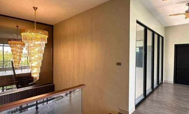 For Sale 4 bedrooms 4 bathroom Lakeside vacation villa
