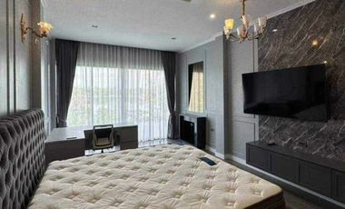 For Sale 4 bedrooms 4 bathroom Lakeside vacation villa