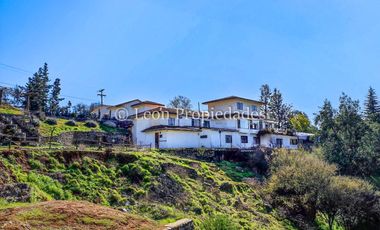 Leon Propiedades vende Gran casa en condominio, sector Los Naranjos, Curacaví.