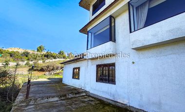 Leon Propiedades vende Gran casa en condominio, sector Los Naranjos, Curacaví.