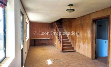 Leon Propiedades vende Gran casa en condominio, sector Los Naranjos, Curacaví.