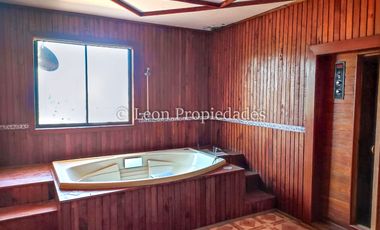 Leon Propiedades vende Gran casa en condominio, sector Los Naranjos, Curacaví.